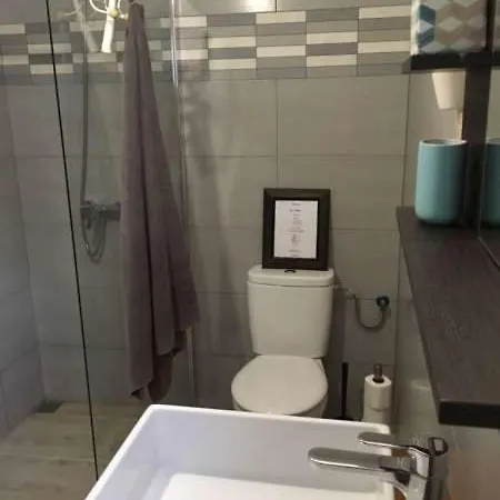 Villa Sleeps 6 Pool Wifi